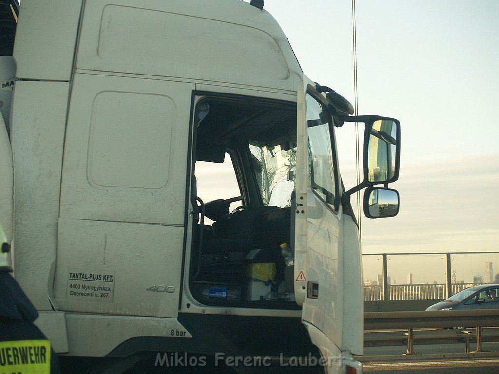 VU 4 LKW s Rodenkirchnerbruecke Rich Olpe P149.JPG